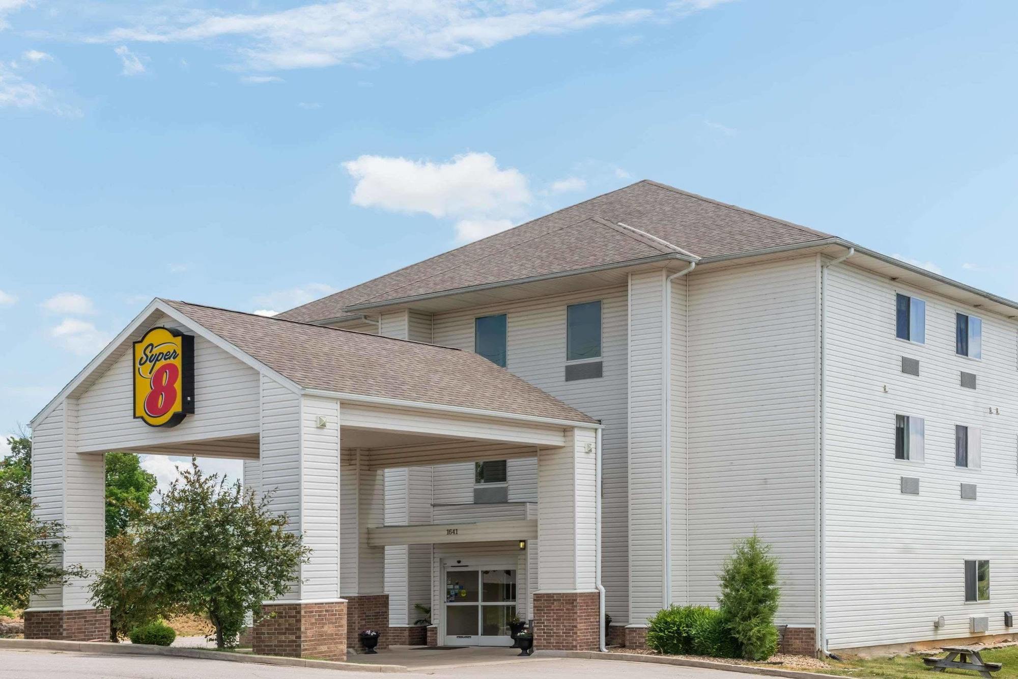 Super 8 By Wyndham Rolla Motel Exterior photo